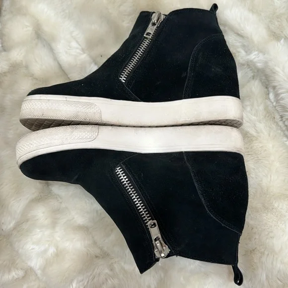 Steve Madden black suede short boots. - Picture 7 of 9
